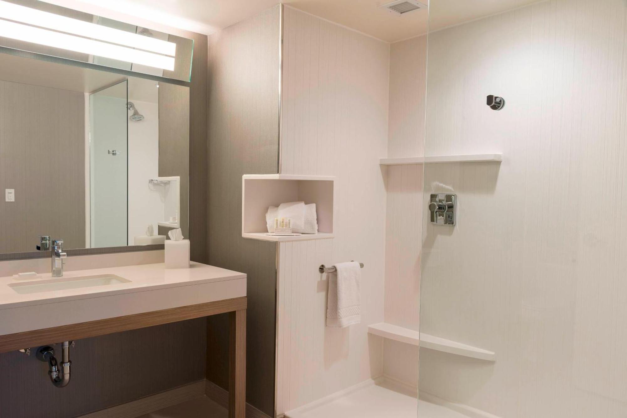 Courtyard By Marriott Mt. Pleasant At Central Michigan University Mount Pleasant Buitenkant foto