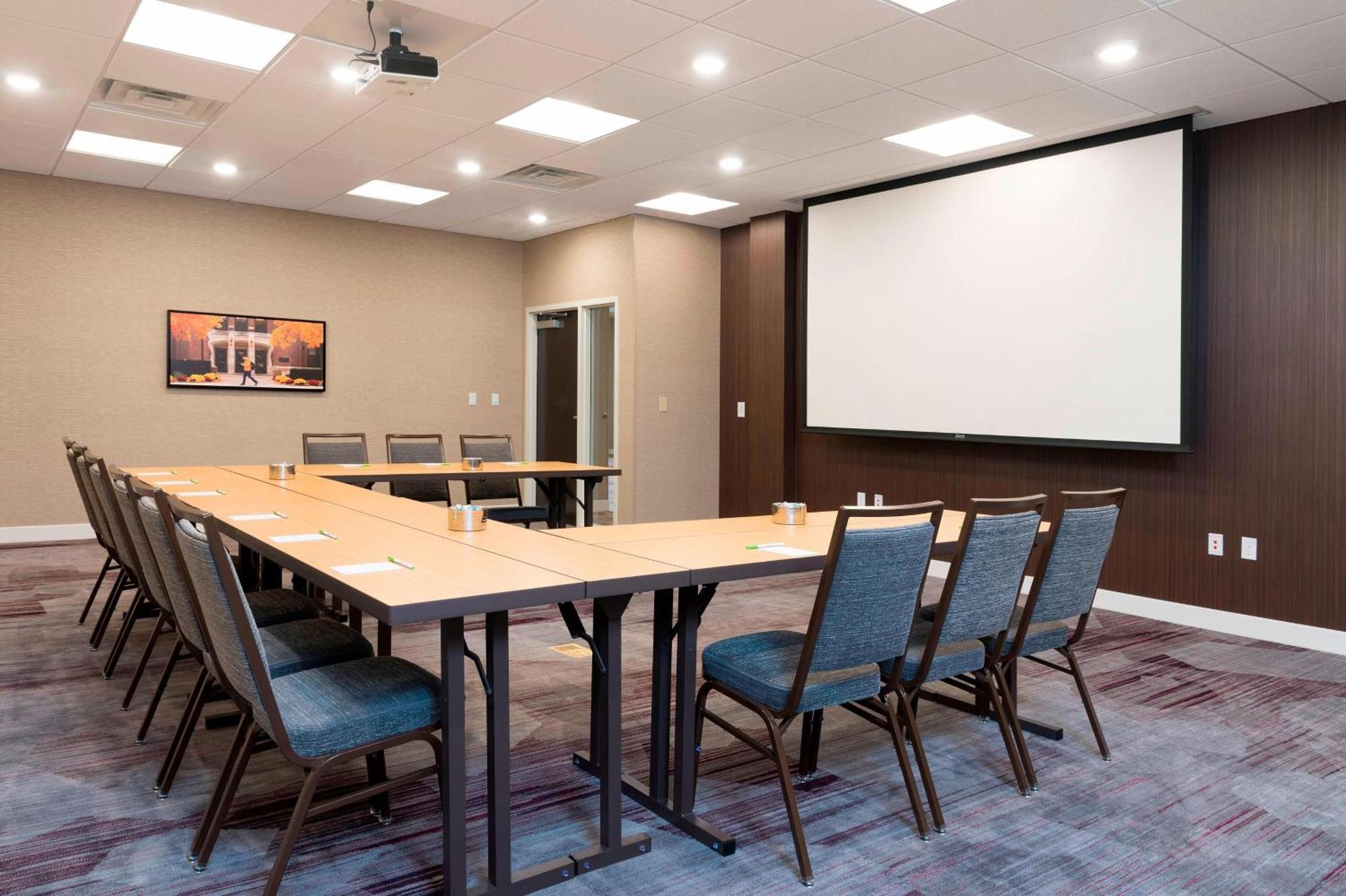 Courtyard By Marriott Mt. Pleasant At Central Michigan University Mount Pleasant Buitenkant foto