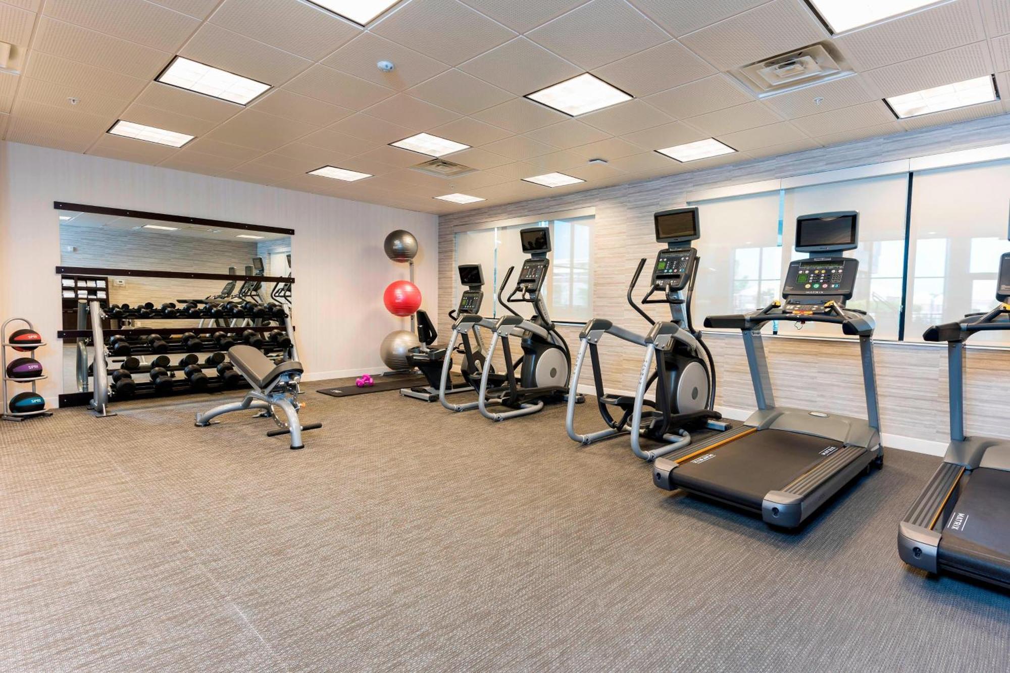 Courtyard By Marriott Mt. Pleasant At Central Michigan University Mount Pleasant Buitenkant foto