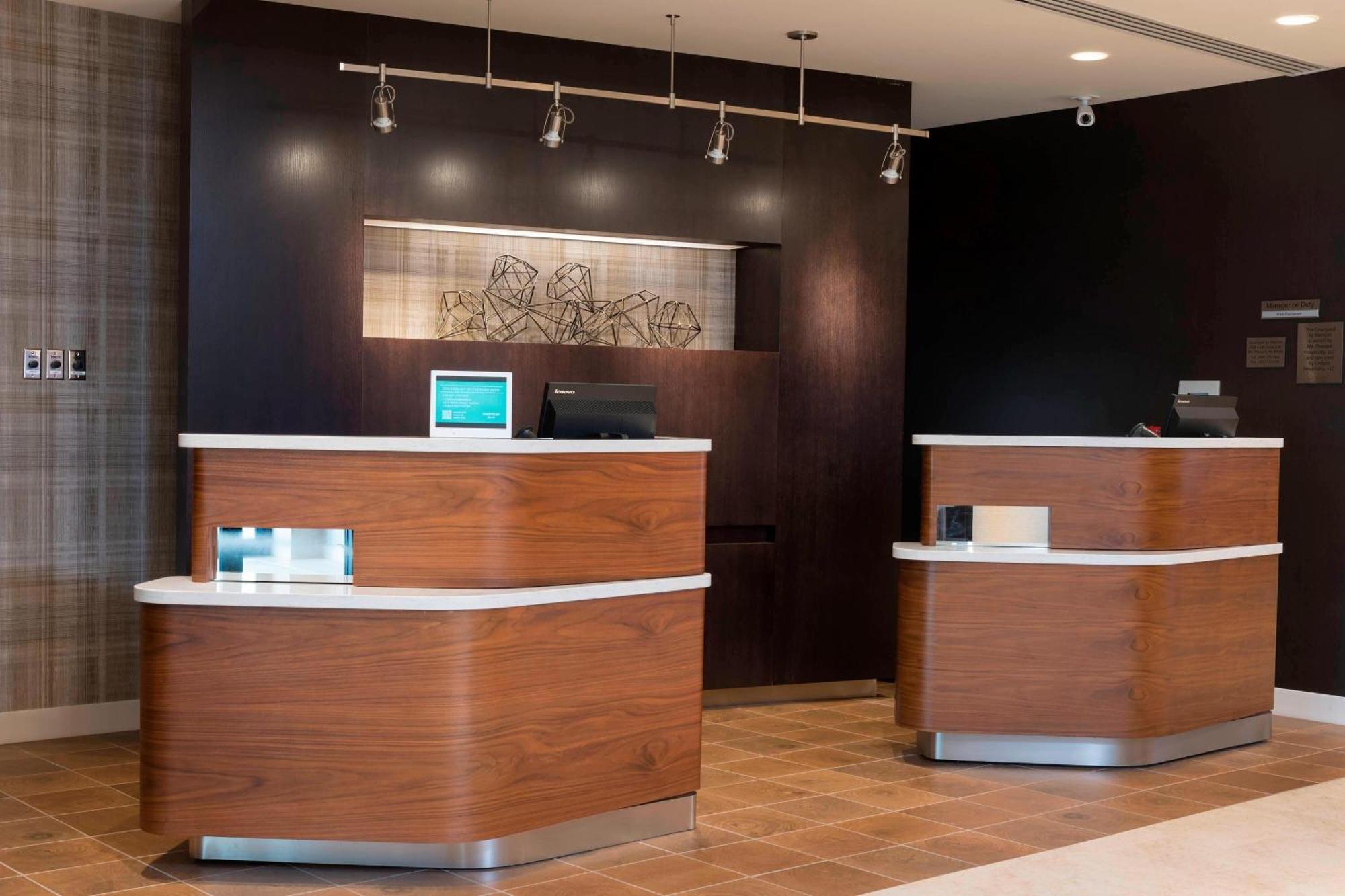 Courtyard By Marriott Mt. Pleasant At Central Michigan University Mount Pleasant Buitenkant foto